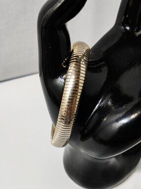 Vintage Park Lane Gold Tone Ribbed Stretch Bracelet